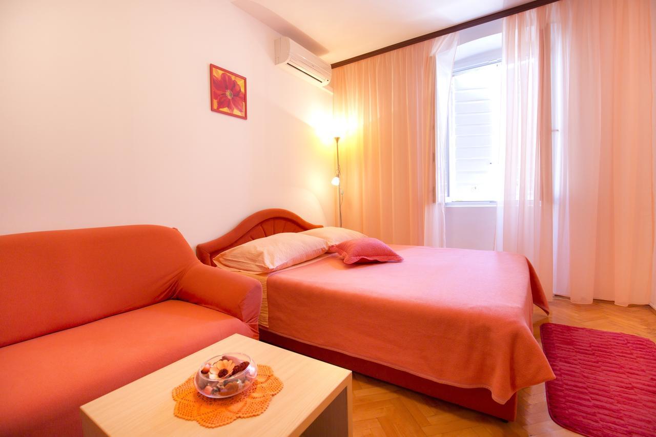 Apartment And Room Daria Vis Island Esterno foto